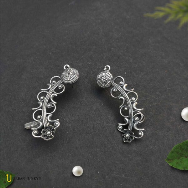 black-polish-curve-earrings