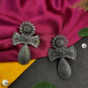 black-tone-metal-earrings