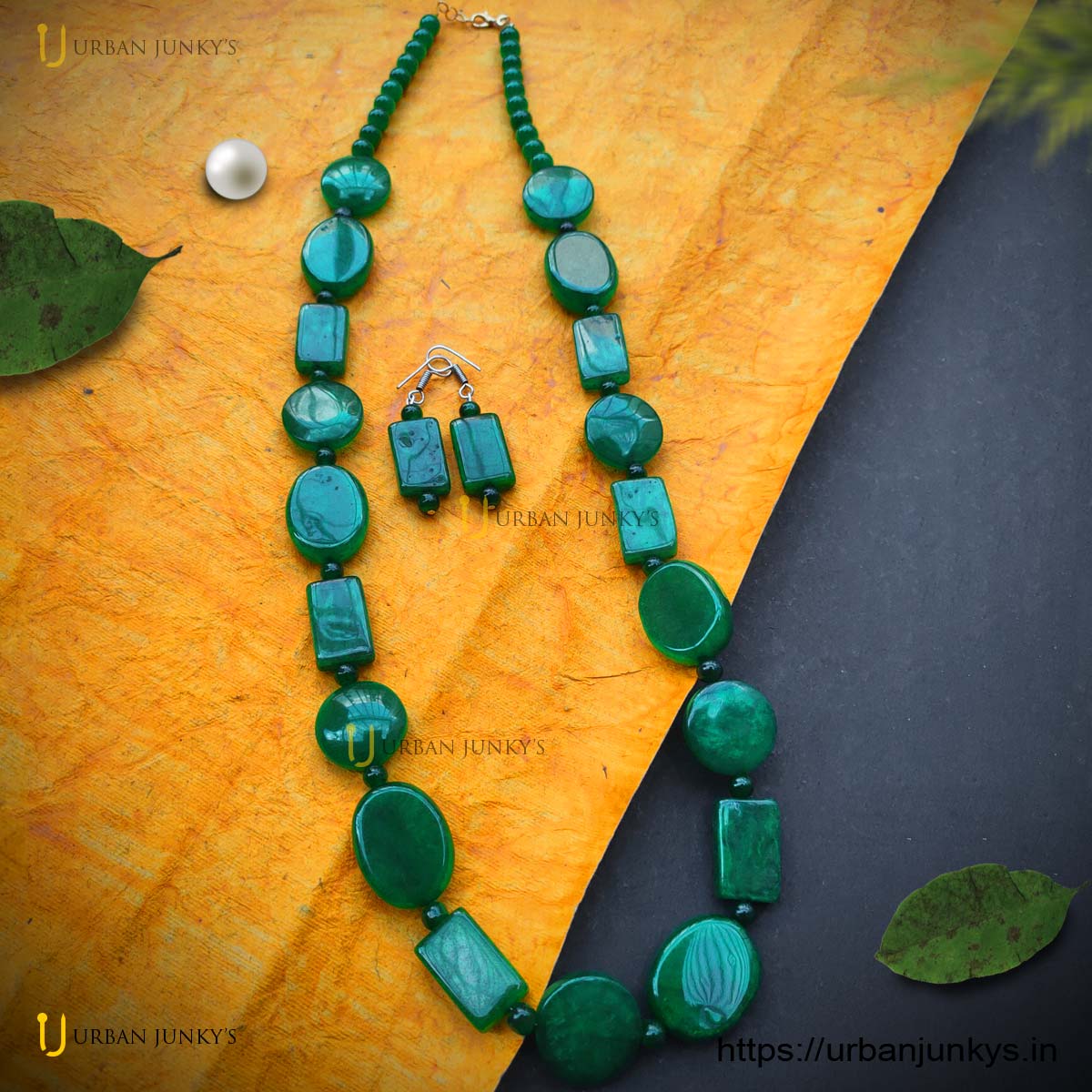 bottle-green-necklace-set bottle-green-necklace-set